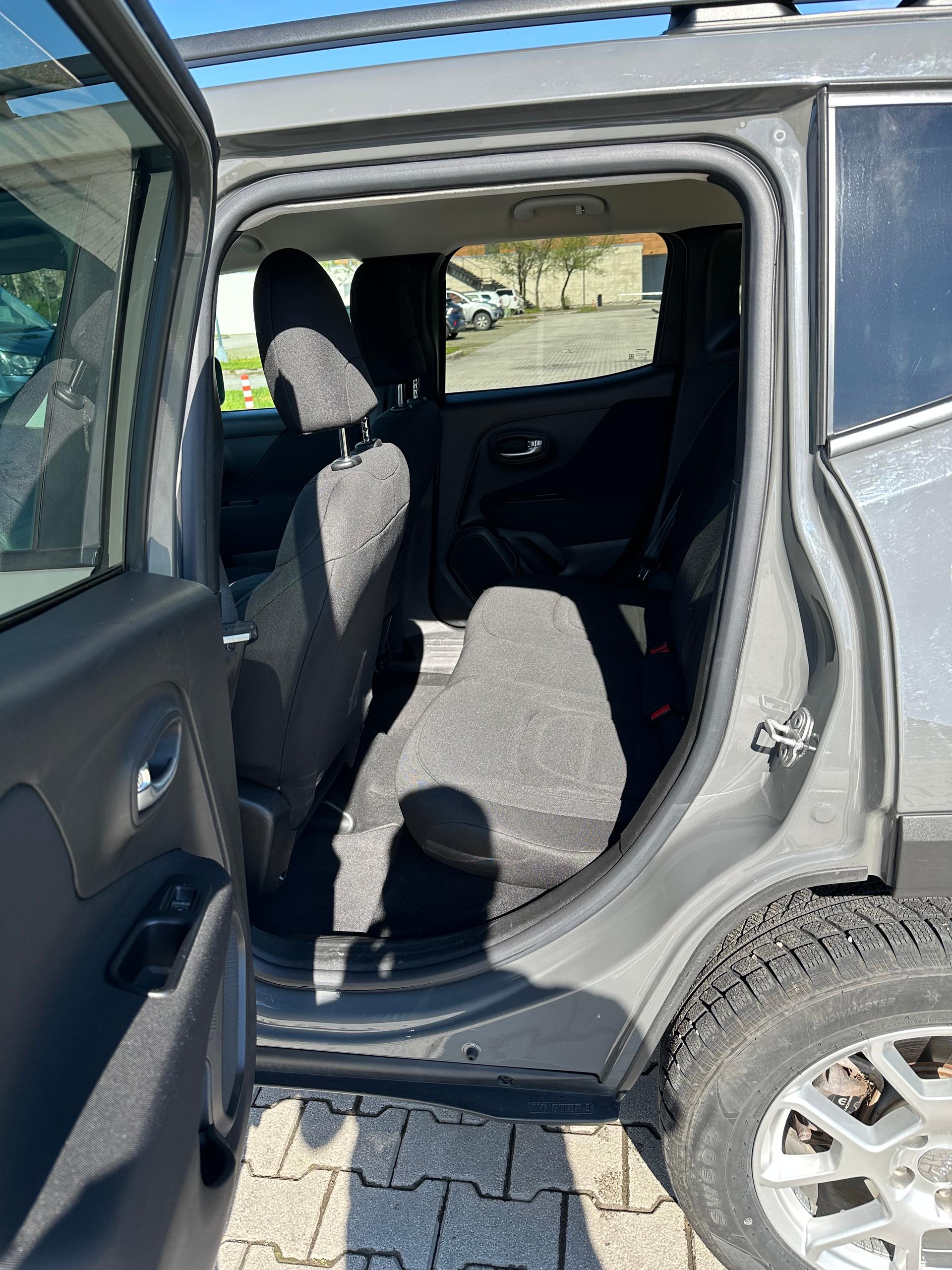 Jeep Renegade — exterior view 7