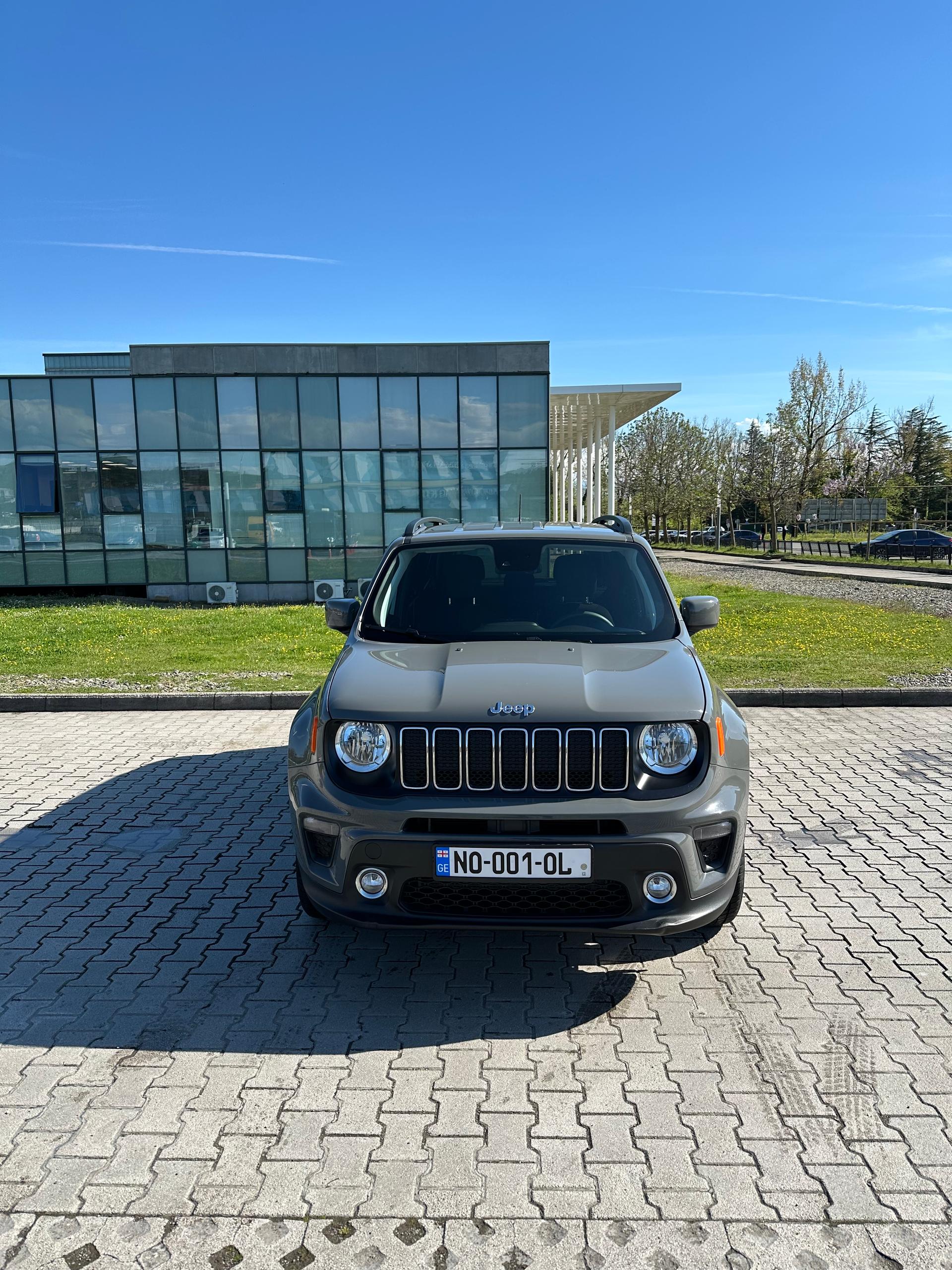 Jeep Renegade — exterior view 4