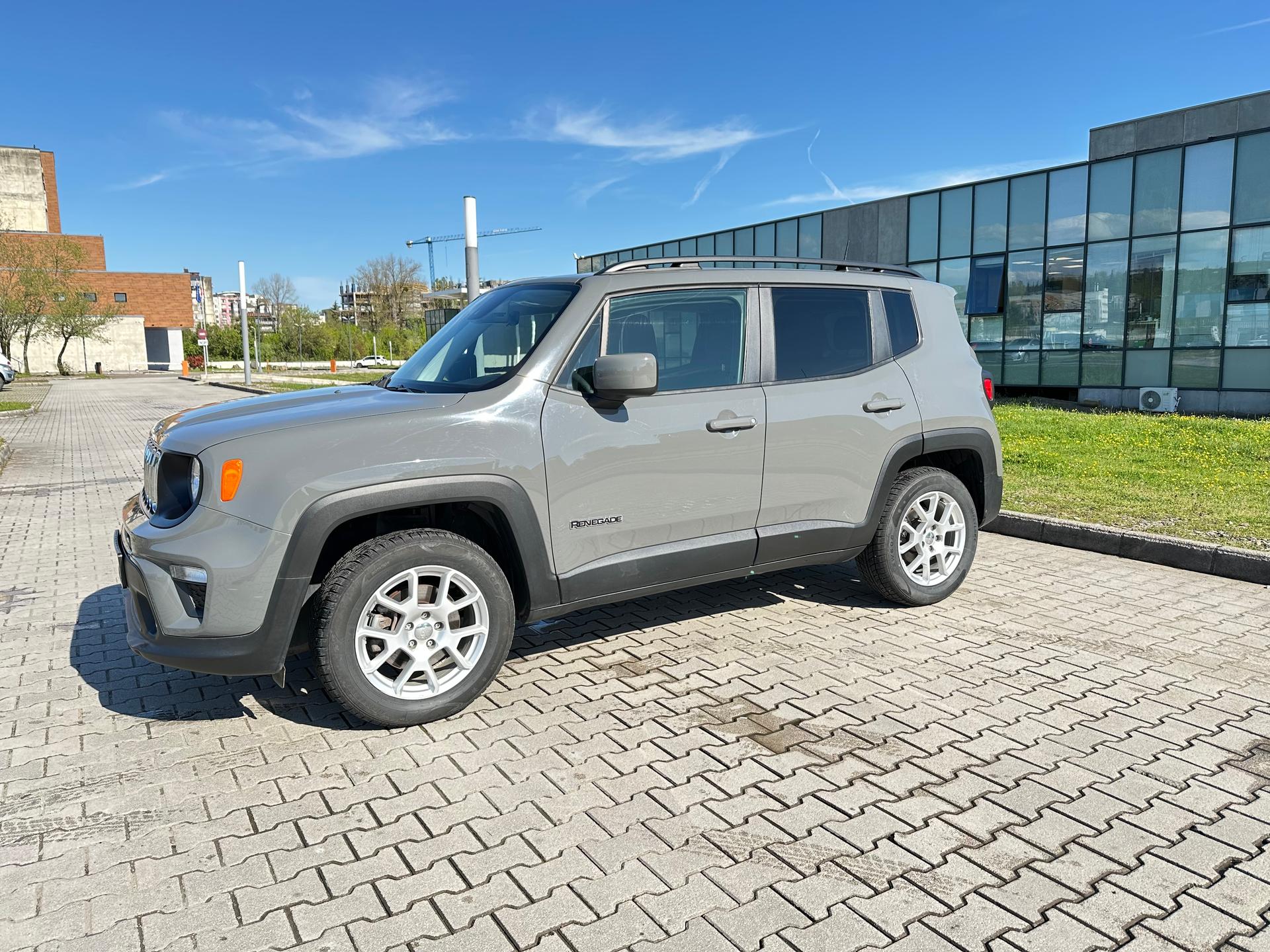 Jeep Renegade — exterior view 3