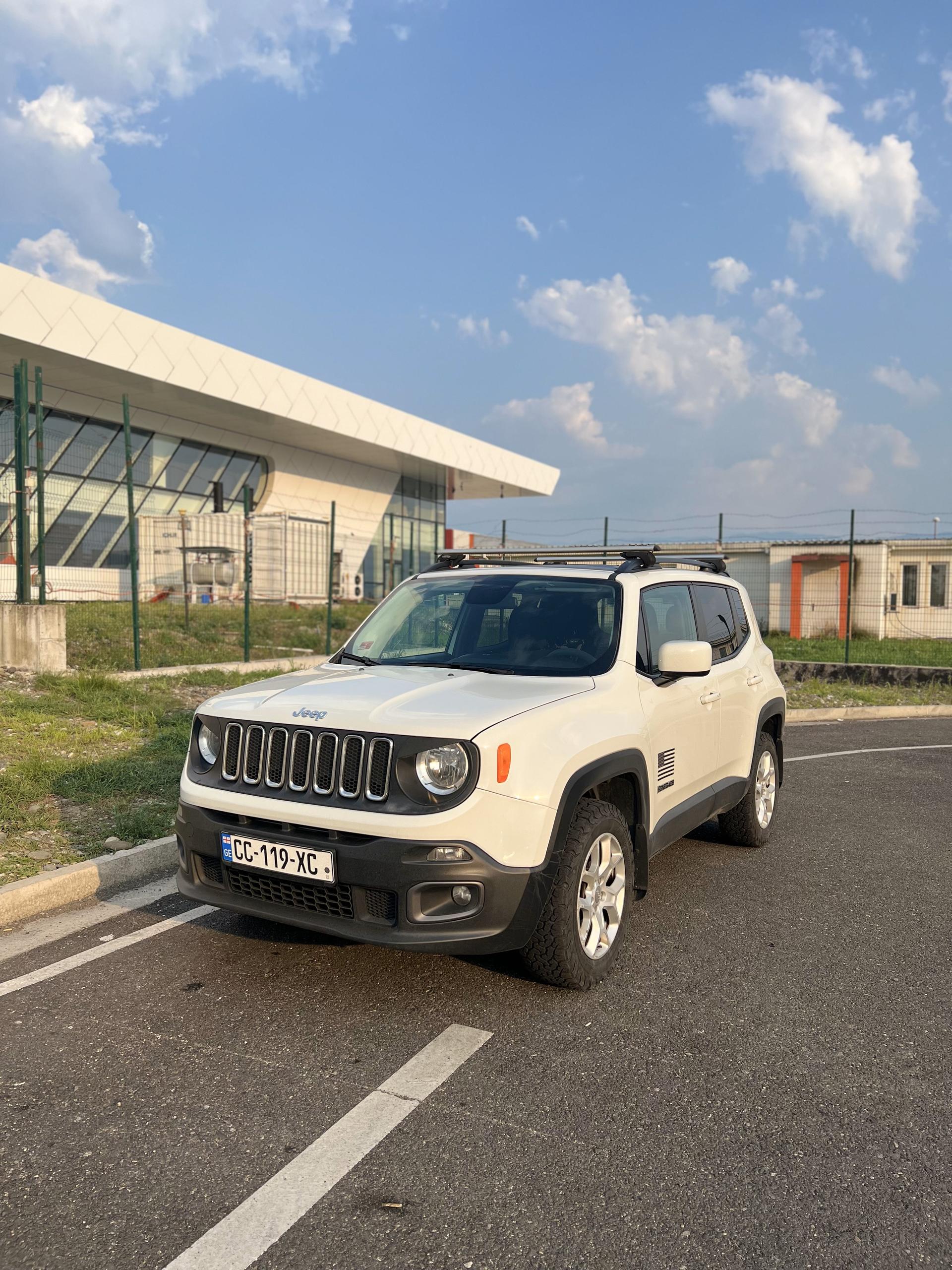 Jeep Renegade — exterior view 5