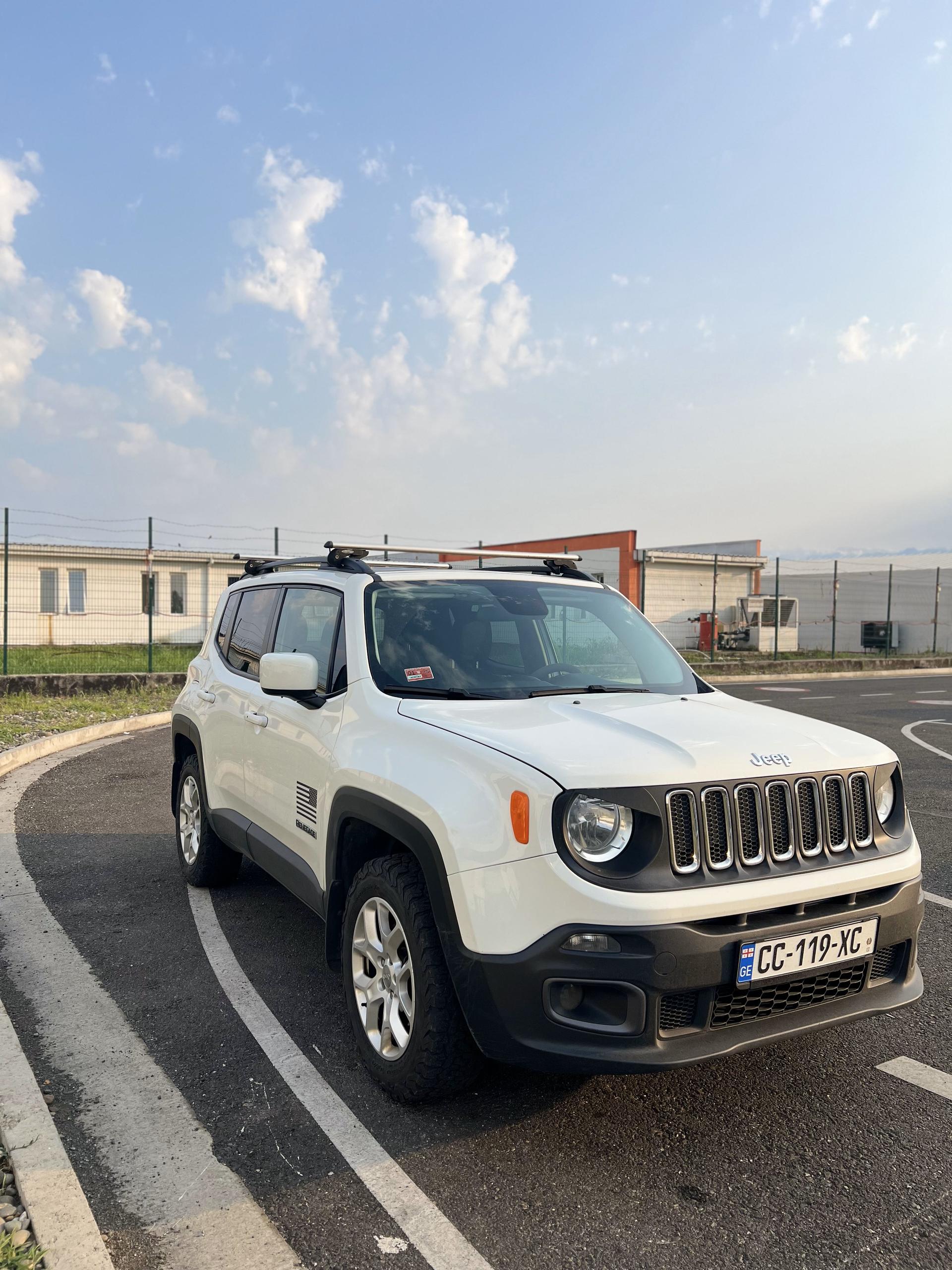 Jeep Renegade — exterior view 2
