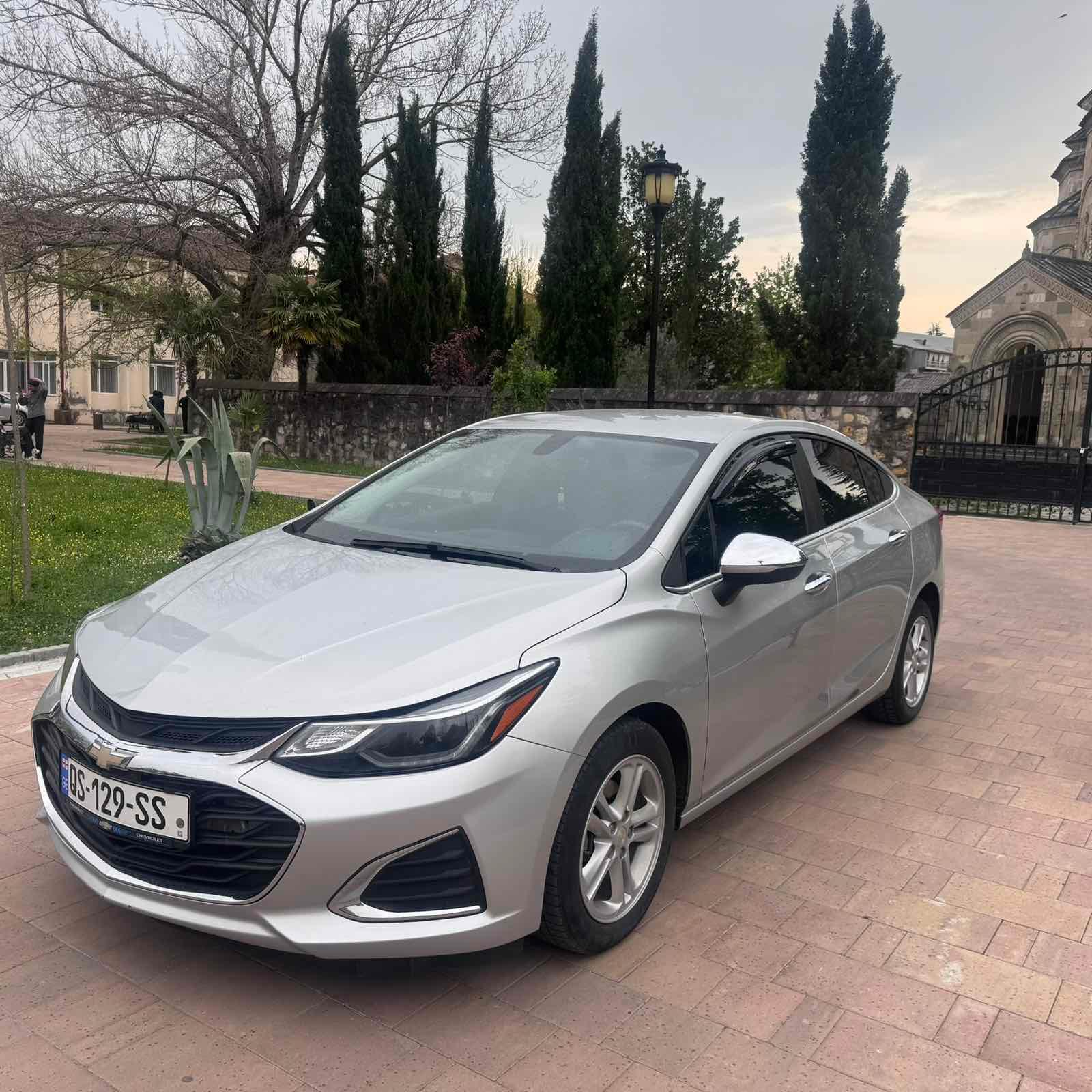 Chevrolet cruze — exterior view 3