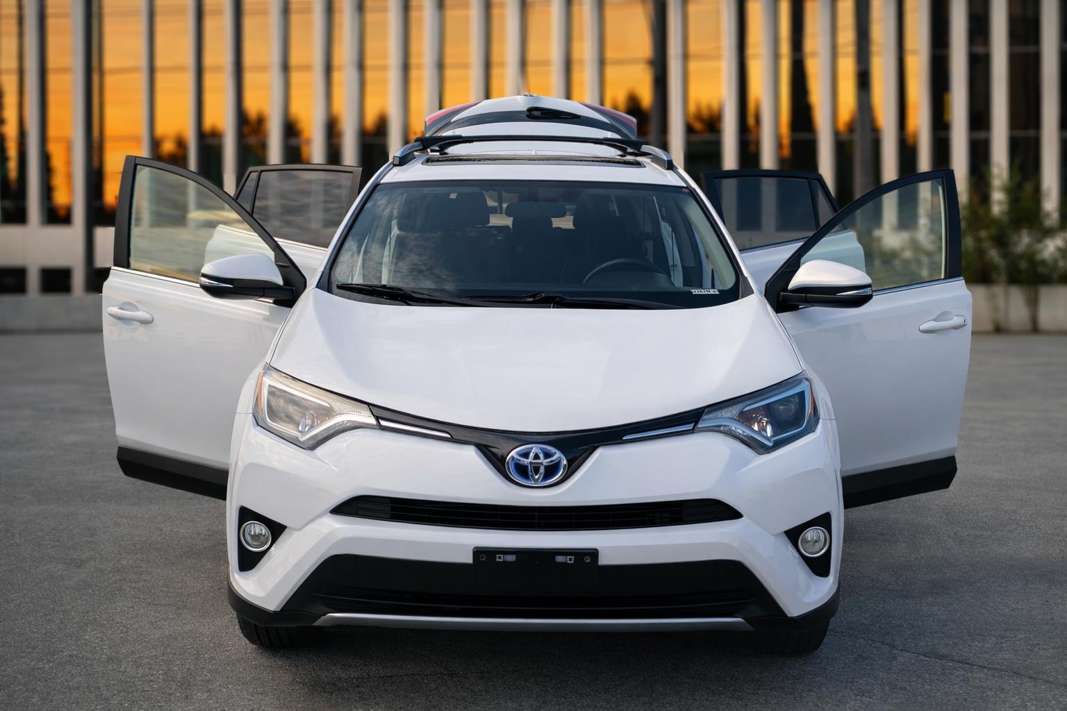 Toyota Rav4 hybrid — exterior view 2