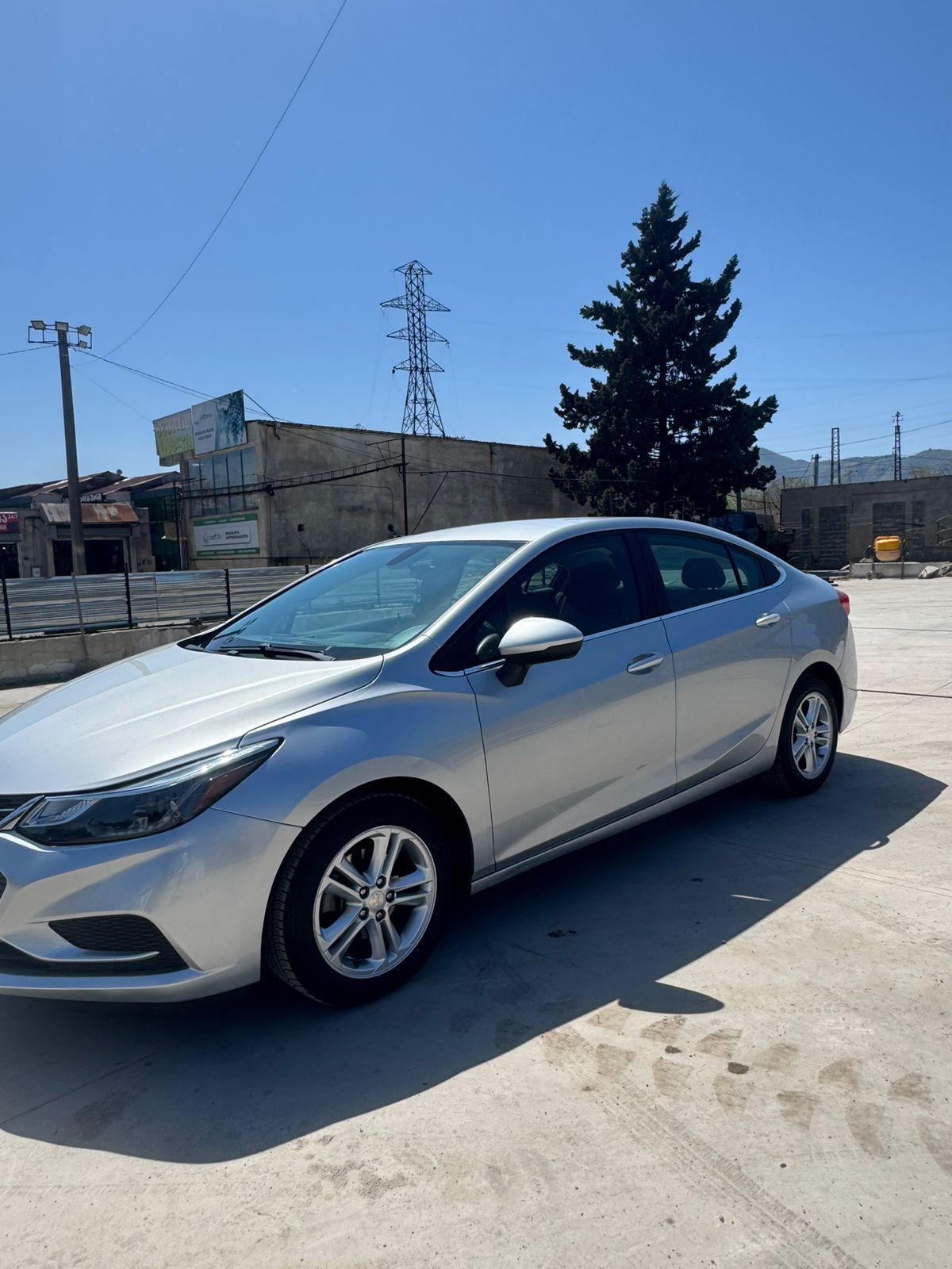 Chevrolet Cruze — exterior view 3