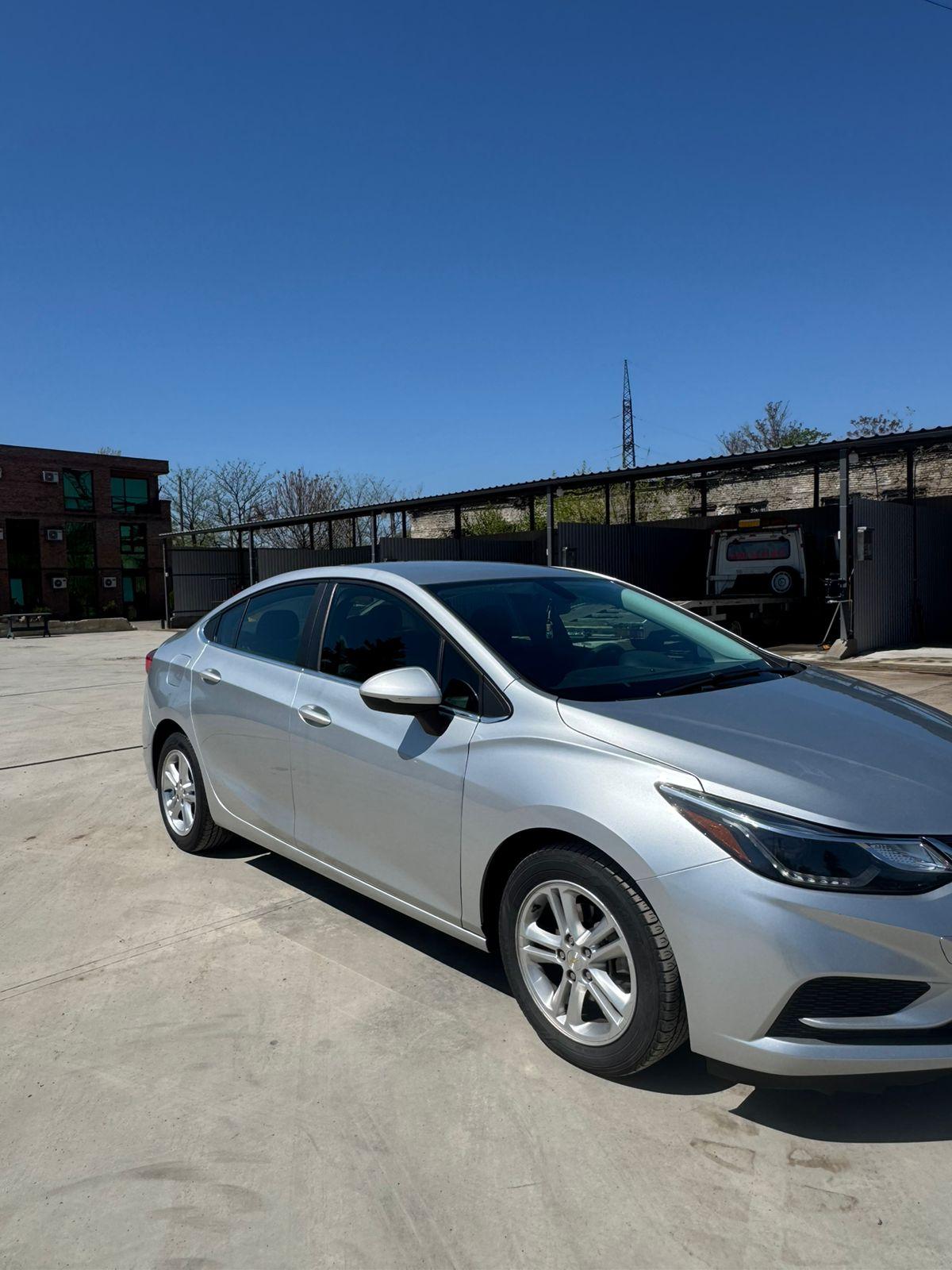 Chevrolet Cruze — exterior view 4