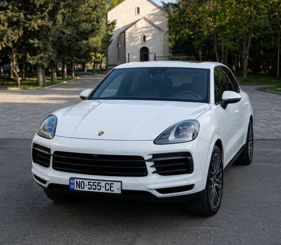 Porsche Cayenne — exterior view 2