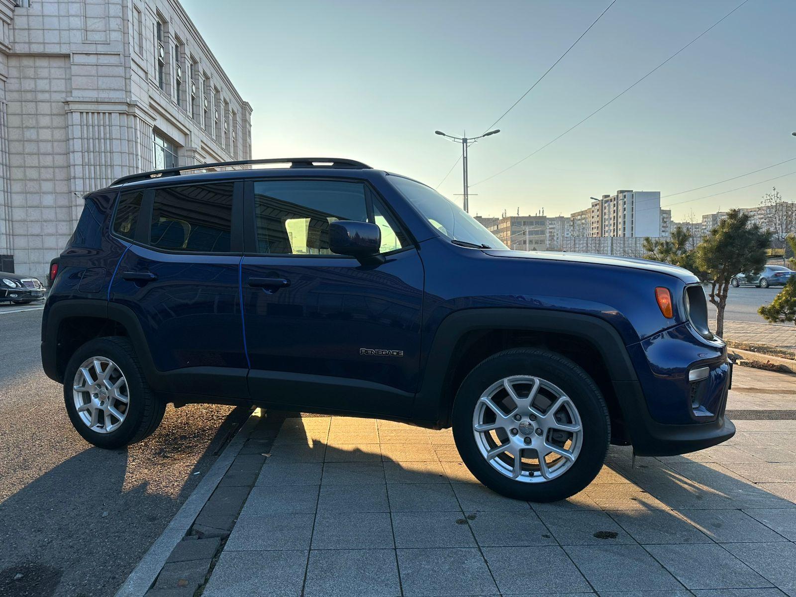 Jeep Renegade — exterior view 4