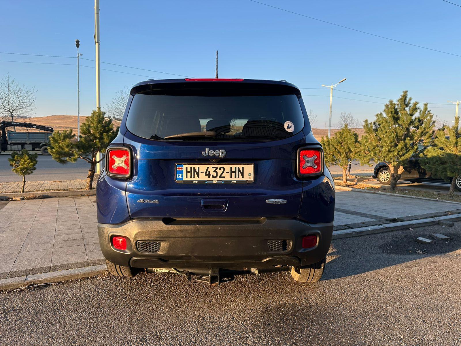 Jeep Renegade — exterior view 5