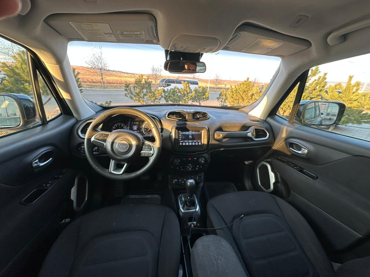 Jeep Renegade — exterior view 6