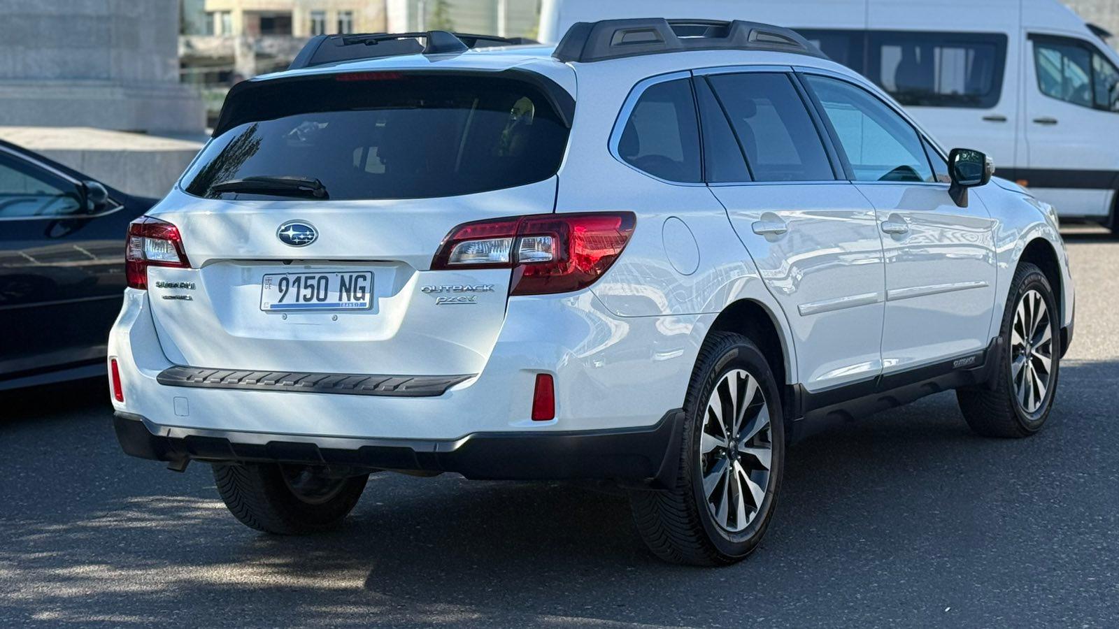 Subaru Outback — exterior view 4