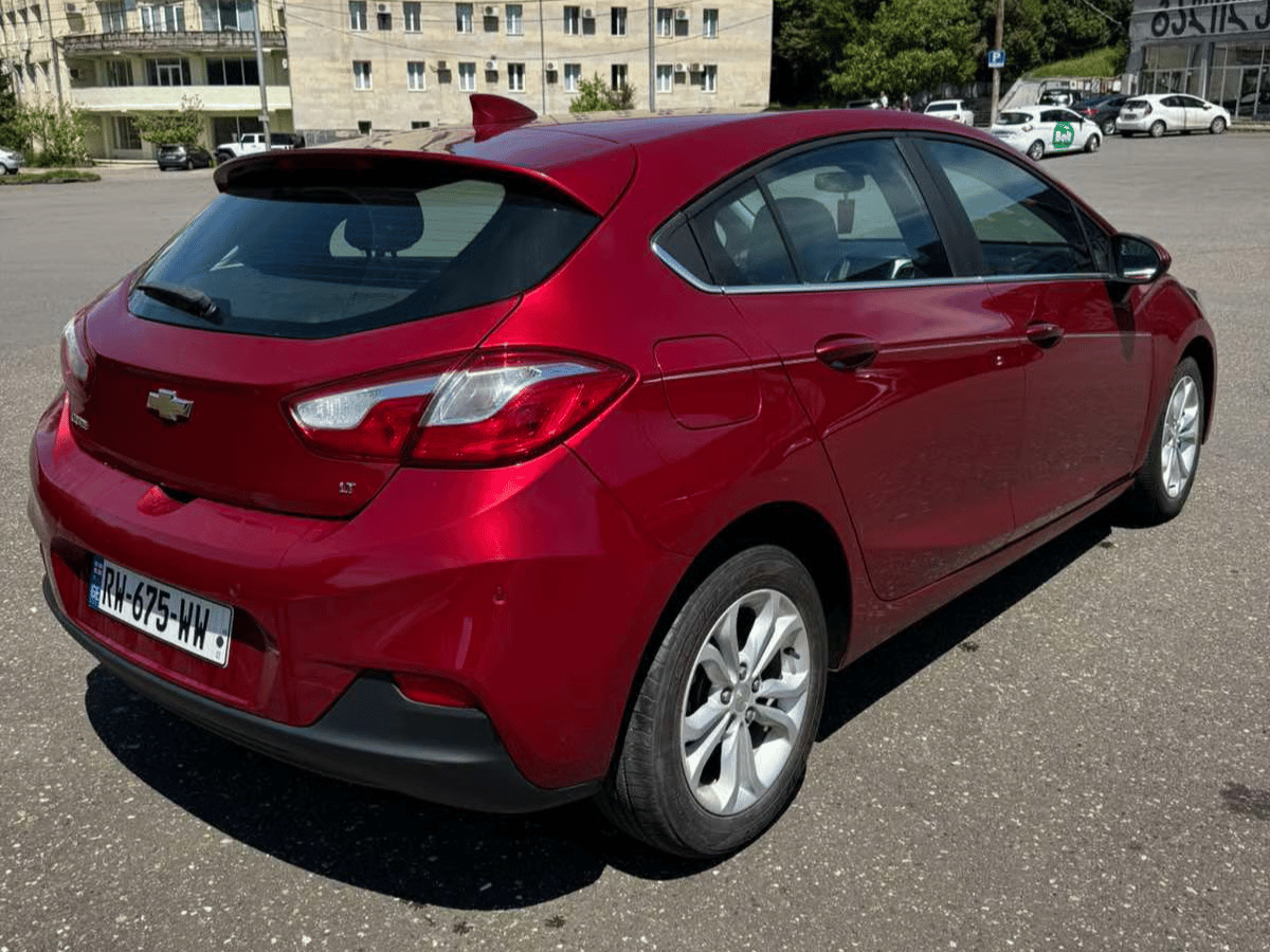 Chevrolet Cruze — exterior view 3