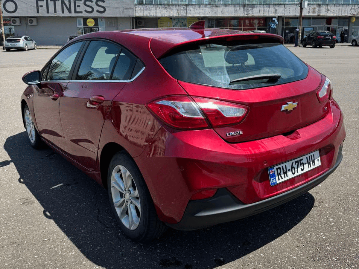 Chevrolet Cruze — exterior view 4
