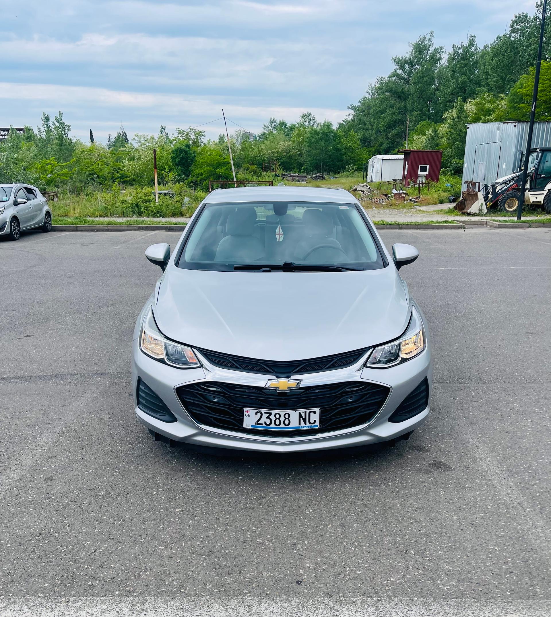 Chevrolet Cruze Hatchback — exterior view 3