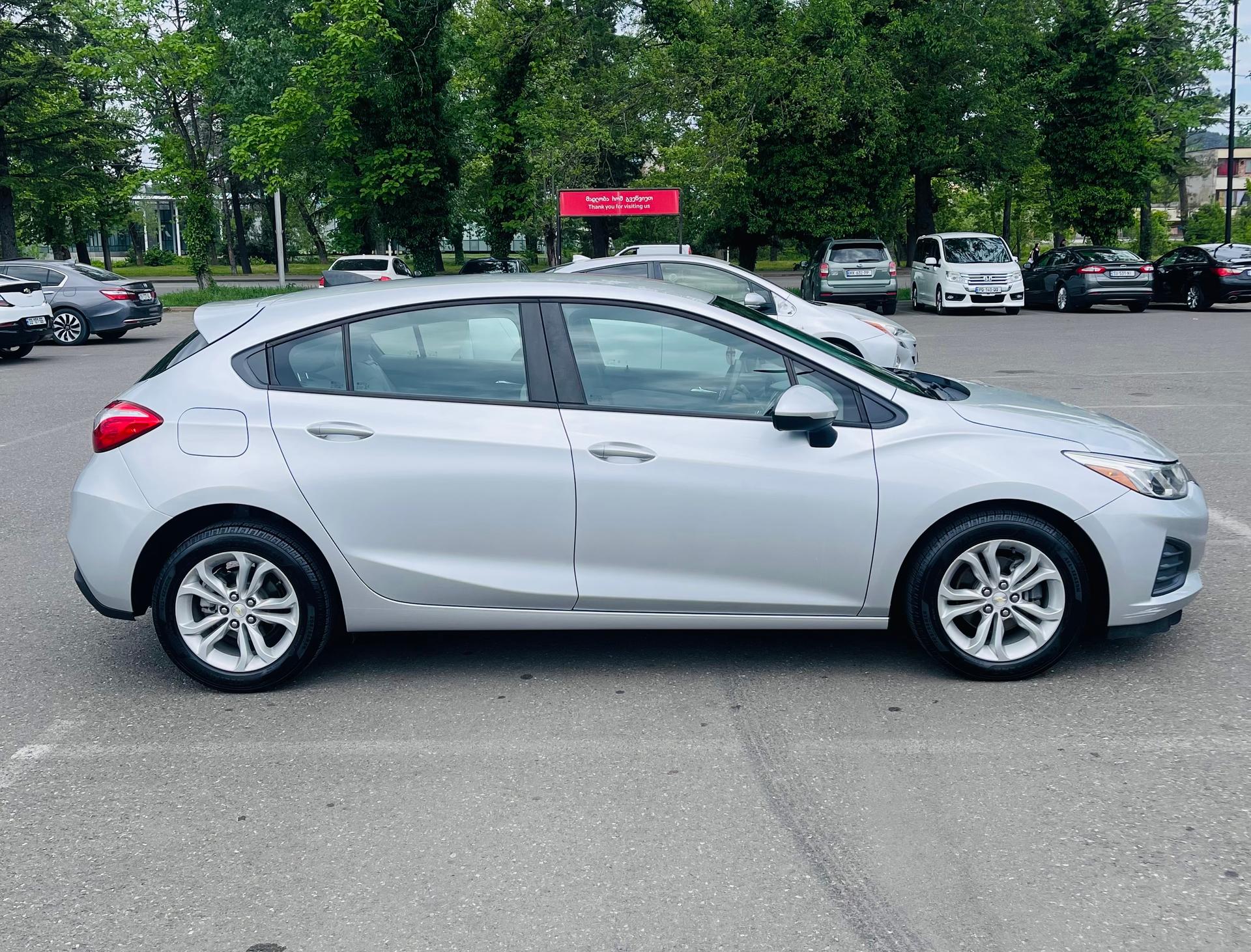 Chevrolet Cruze Hatchback — exterior view 7
