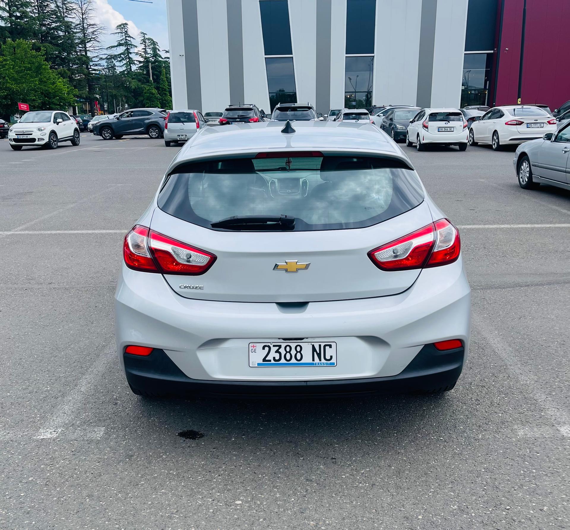 Chevrolet Cruze Hatchback — exterior view 8