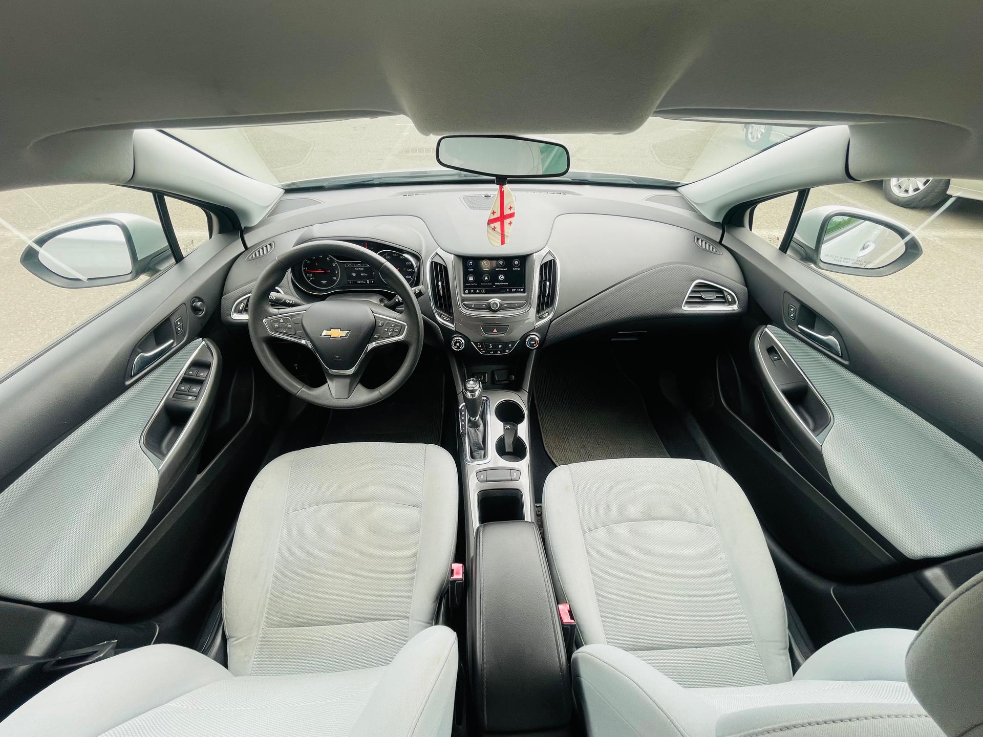 Chevrolet Cruze Hatchback — exterior view 9
