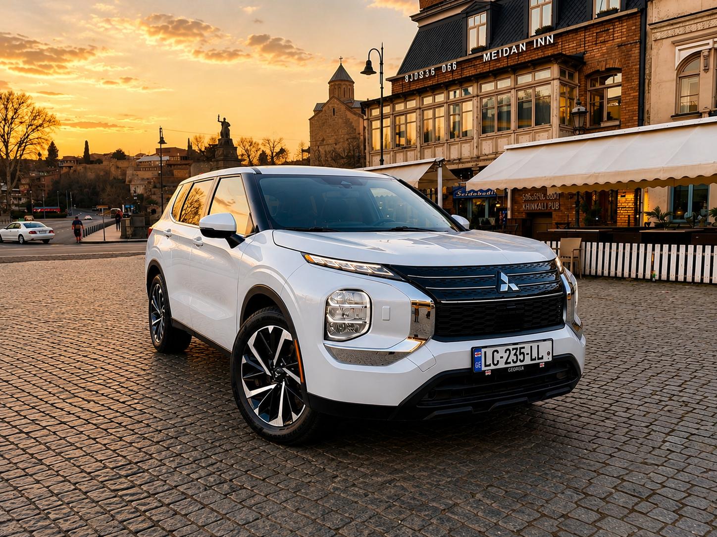 Mitsubishi Outlander — exterior view 3