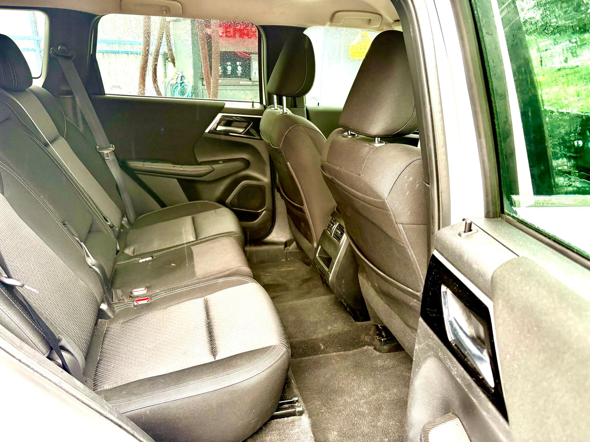Mitsubishi Outlander — exterior view 8