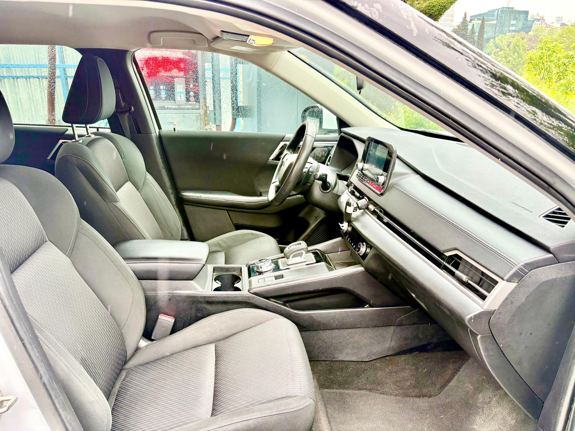 Mitsubishi Outlander — exterior view 9