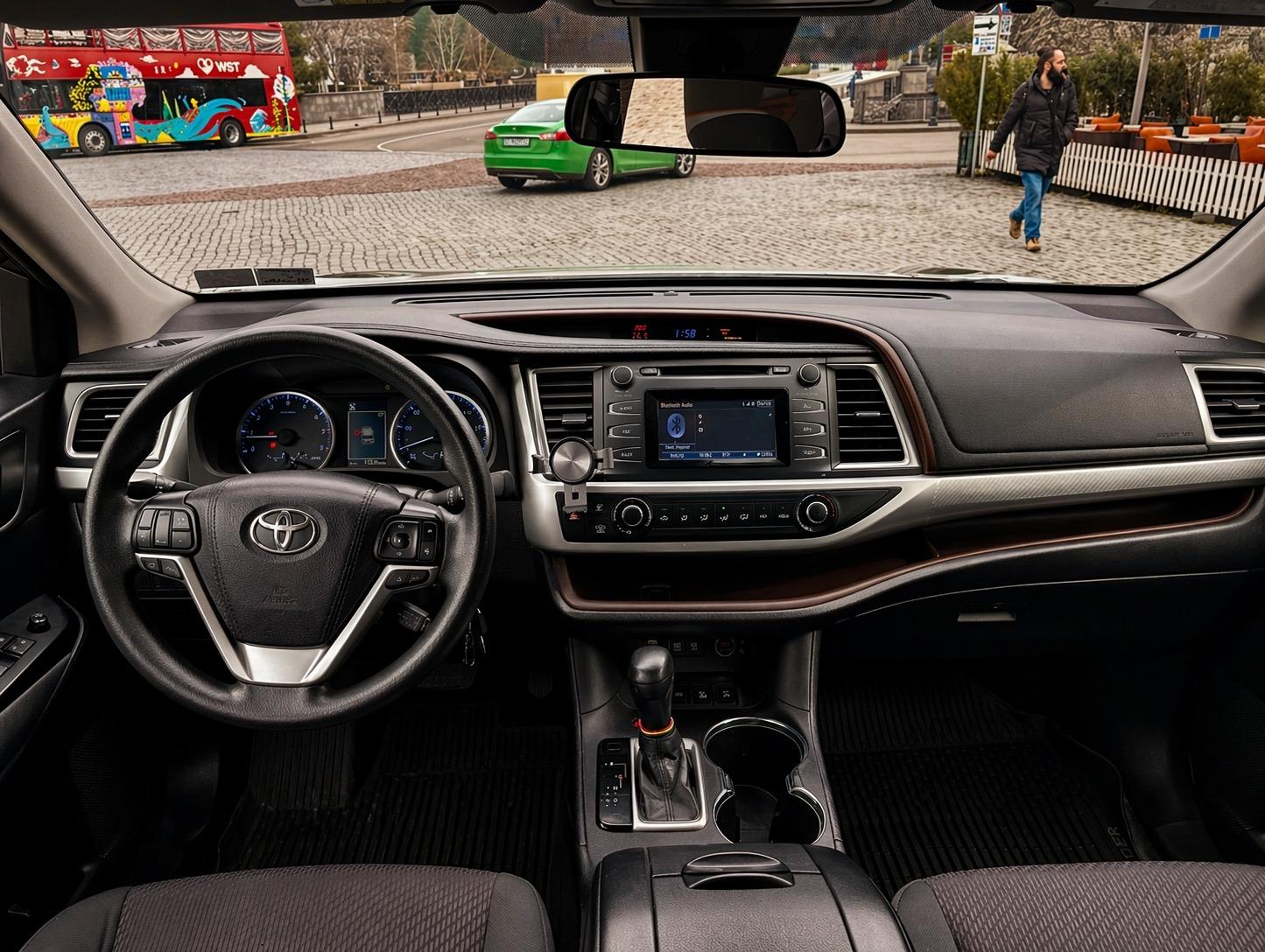 Toyota Highlander — exterior view 7