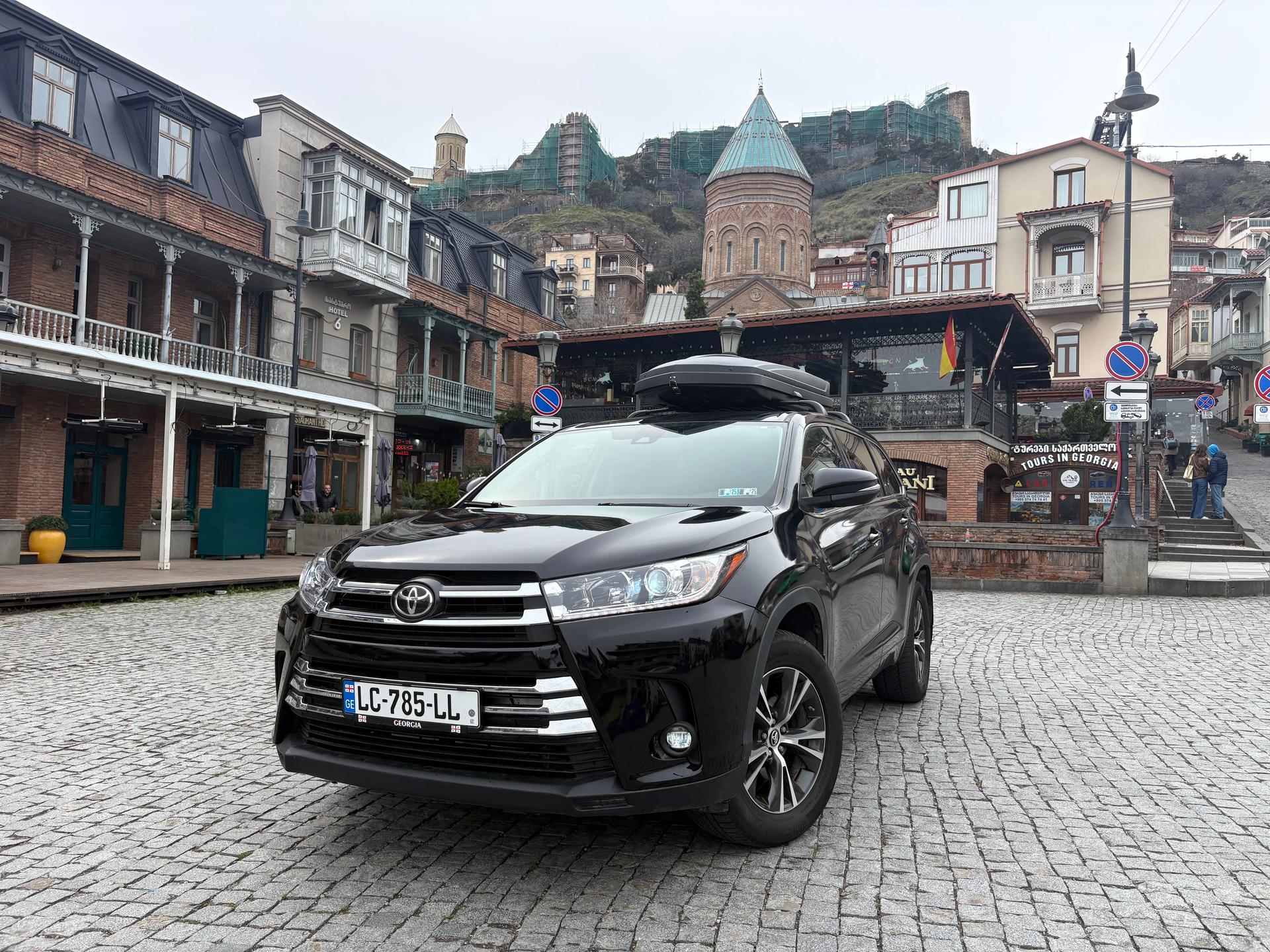 Toyota Highlander — exterior view 4