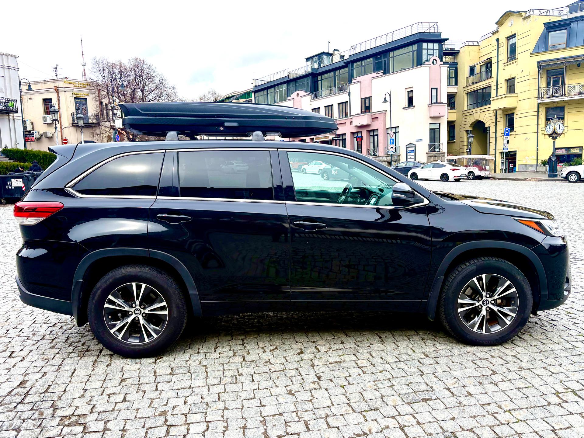 Toyota Highlander — exterior view 5