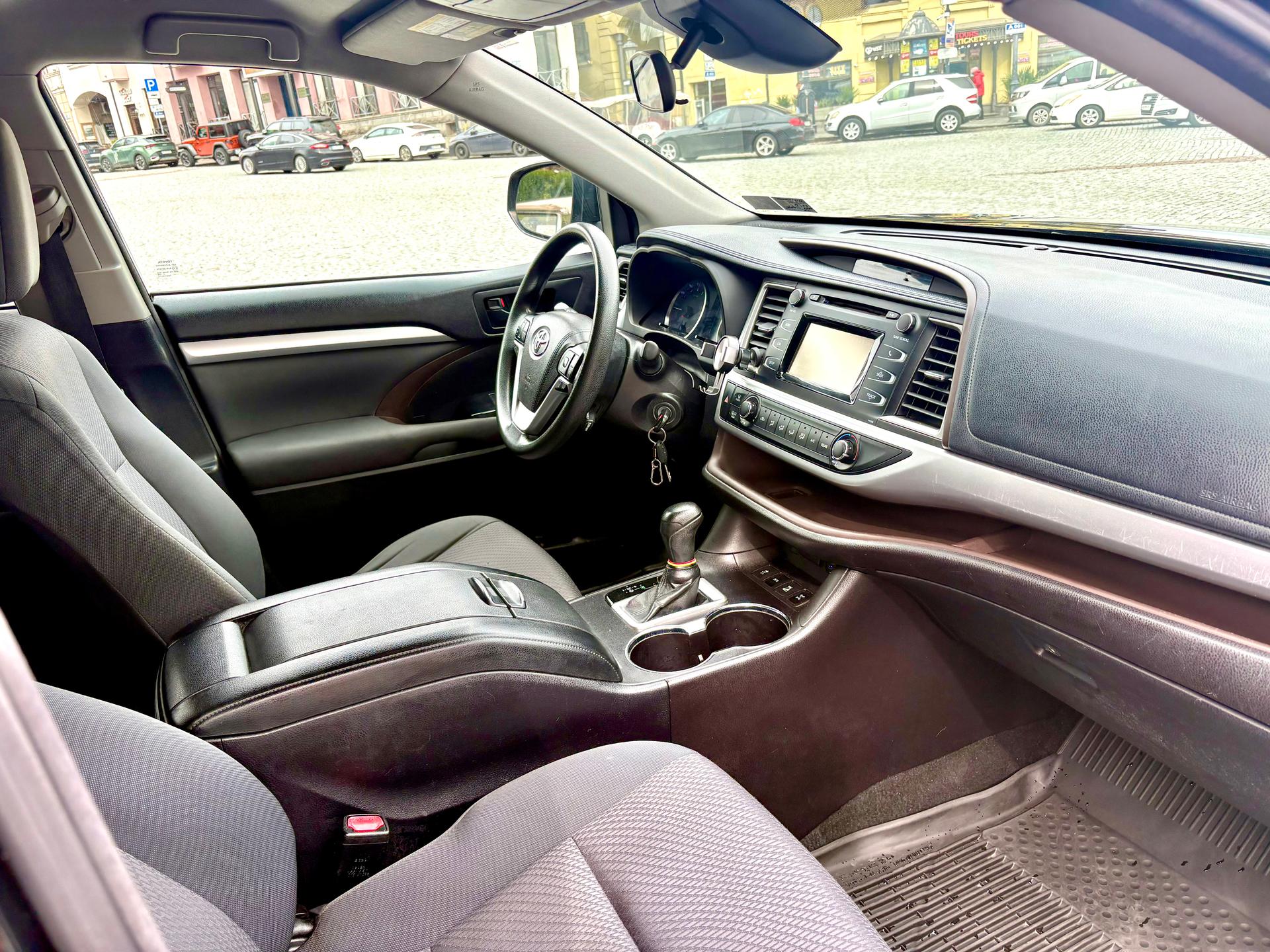 Toyota Highlander — exterior view 6