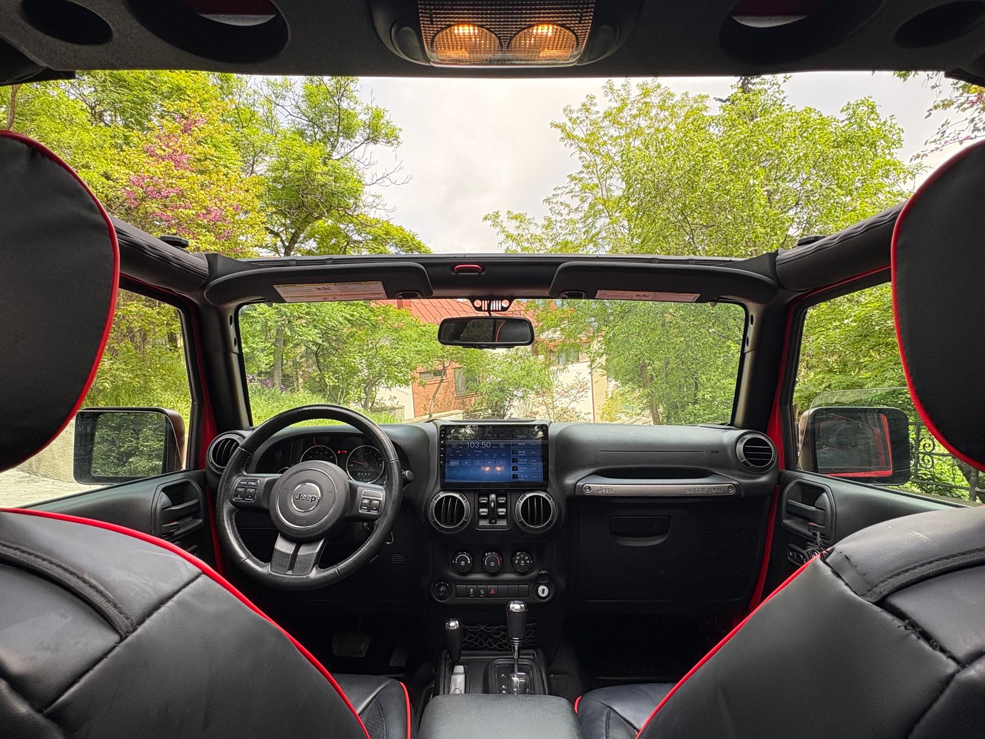 Jeep Wrangler — exterior view 6
