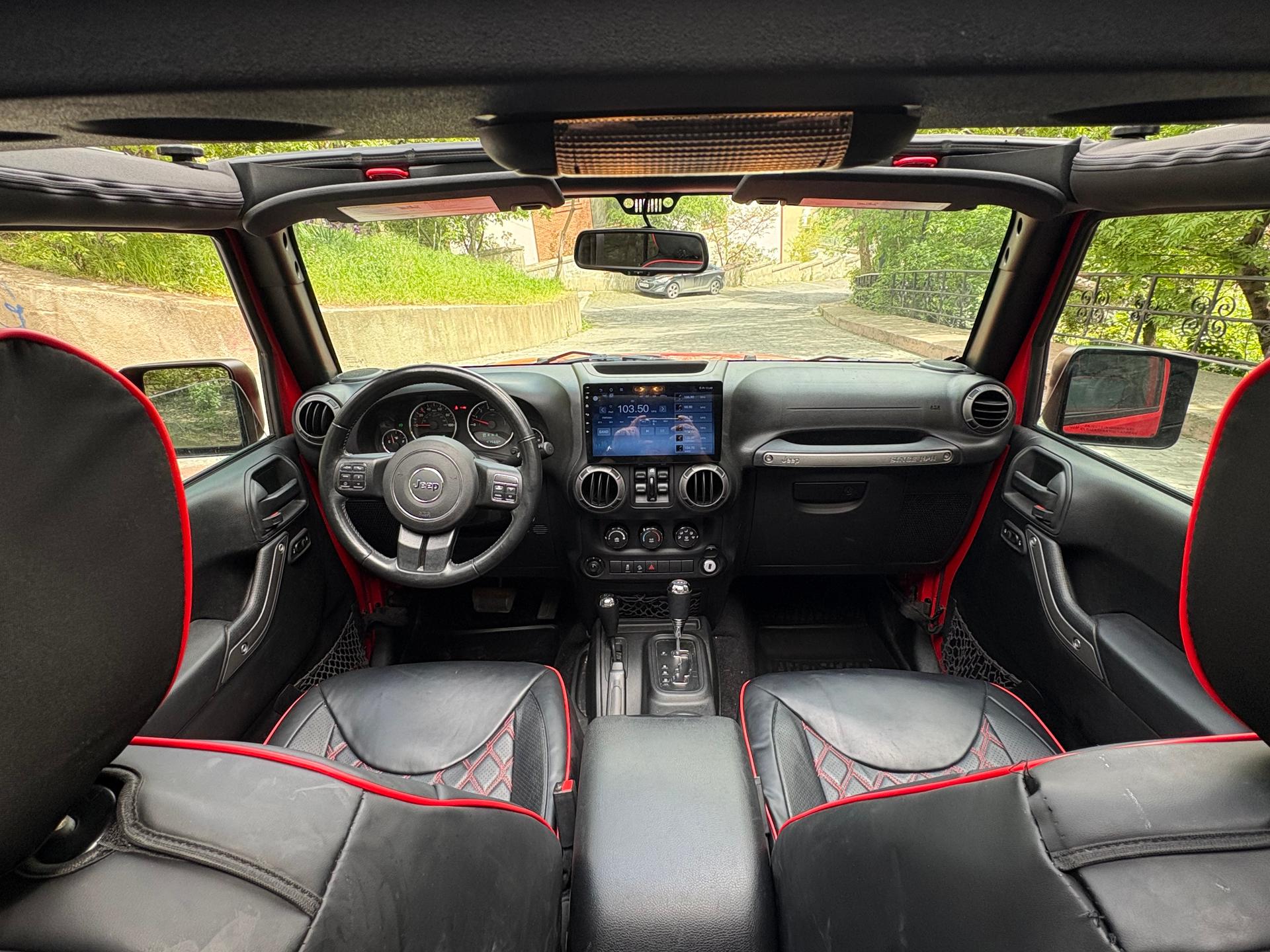 Jeep Wrangler — exterior view 7