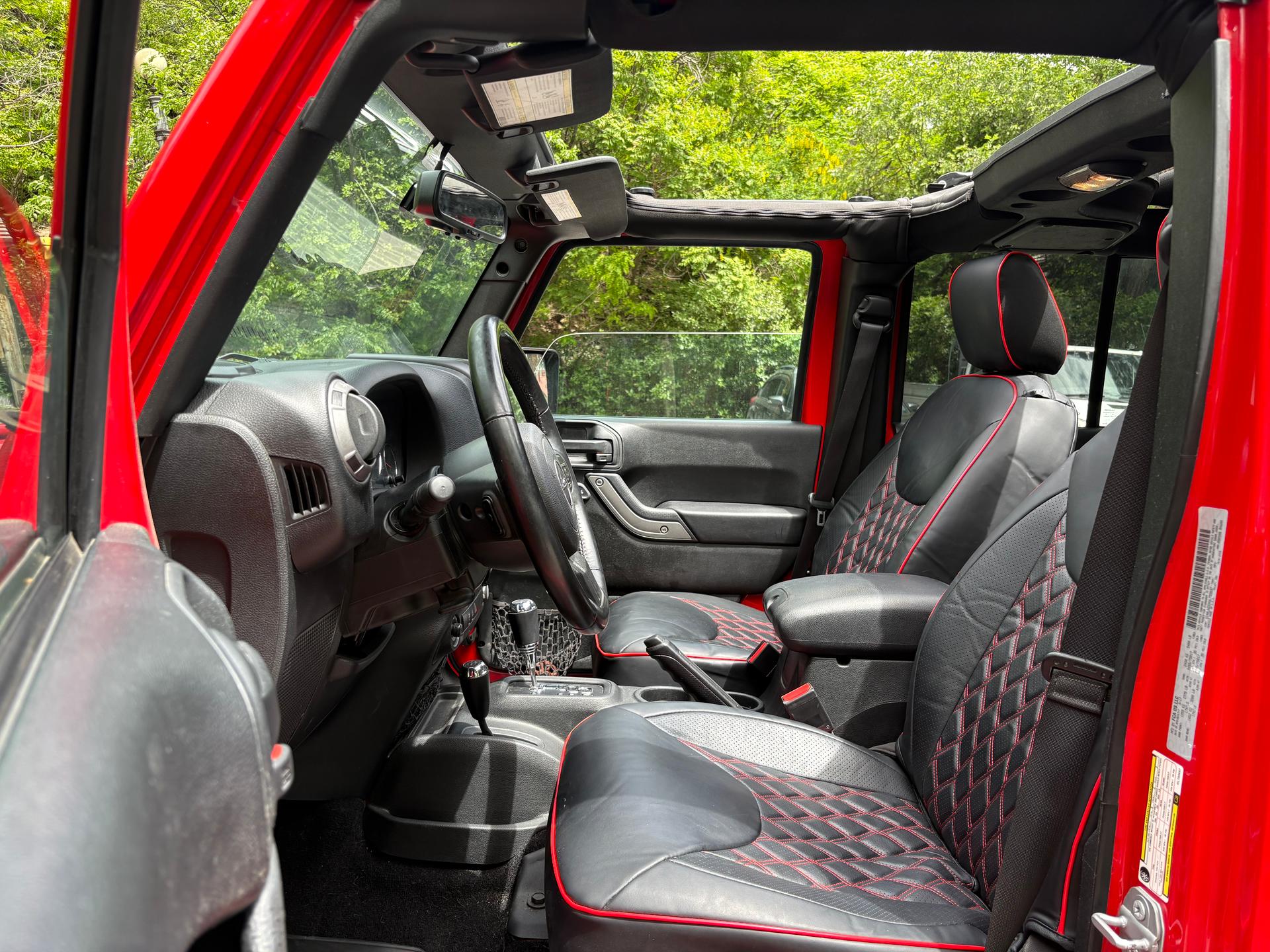 Jeep Wrangler — exterior view 8