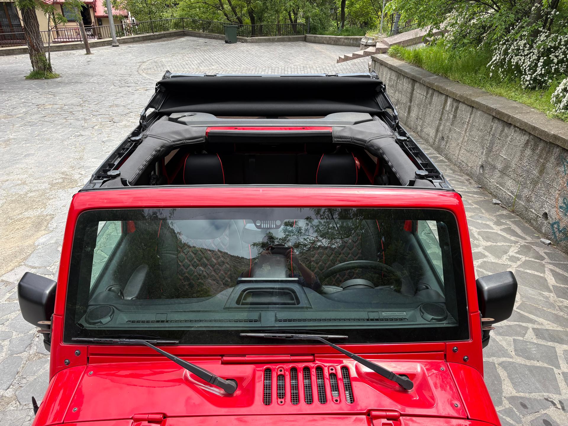 Jeep Wrangler — exterior view 3