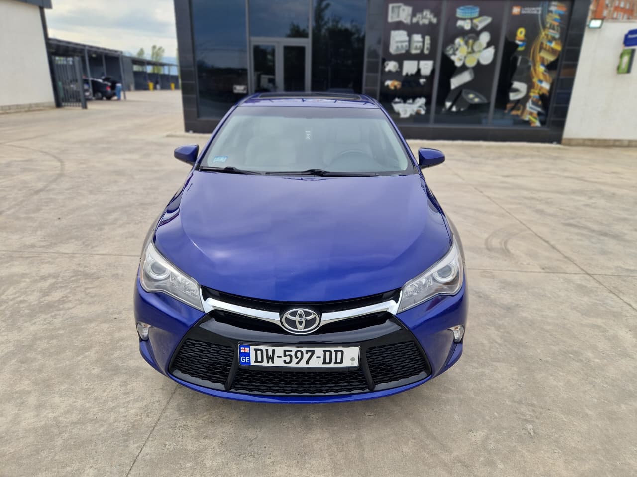 Toyota Camry — exterior view 2