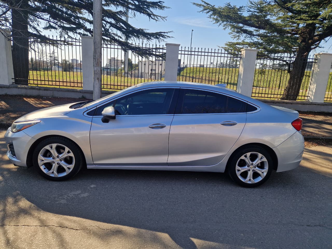 Chevrolet Cruze — exterior view 4