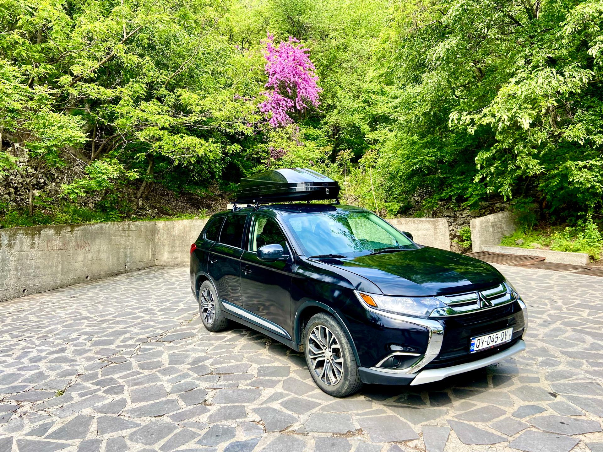 Mitsubishi Outlander — exterior view 2