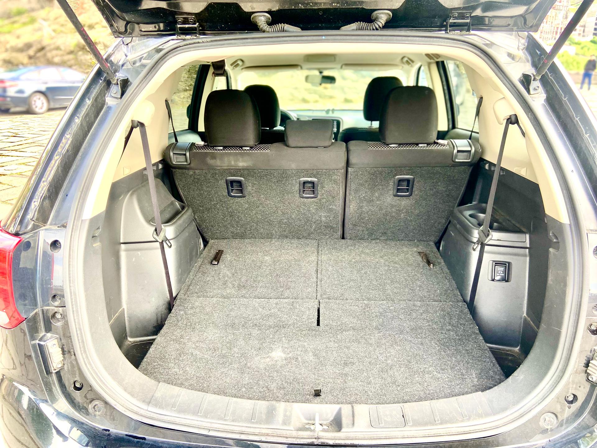 Mitsubishi Outlander — exterior view 4