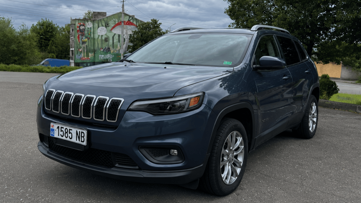 Jeep Cherokee for rent in Georgia from 60 € per day