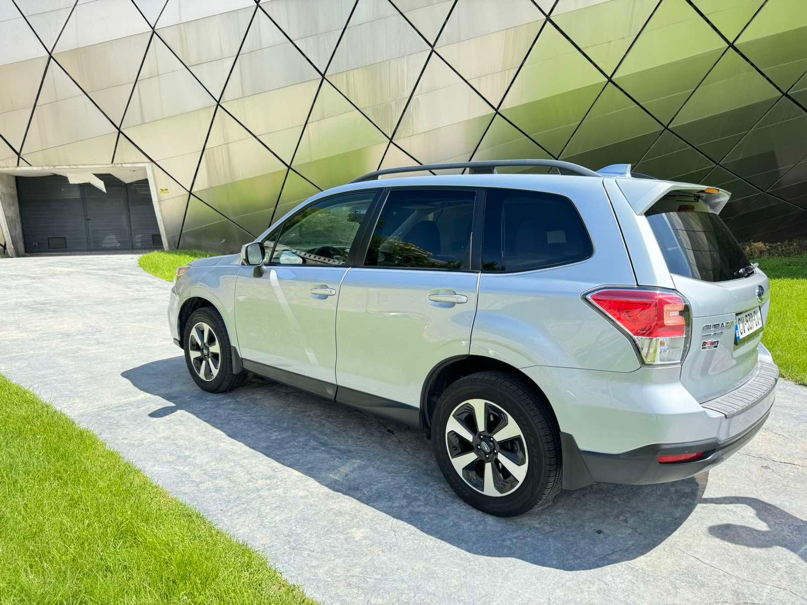 Subaru Forester — exterior view 4