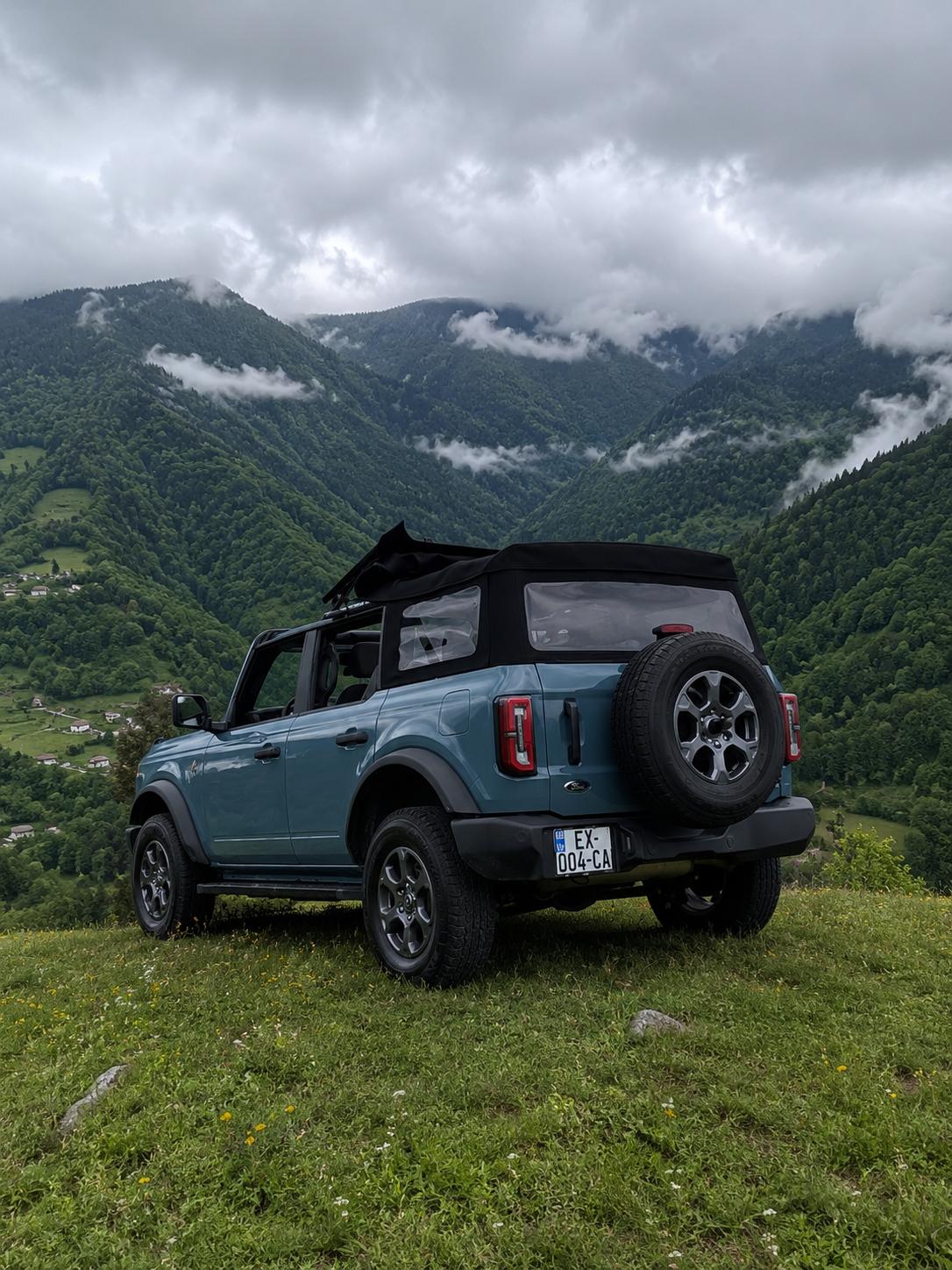 Ford Bronco — exterior view 2