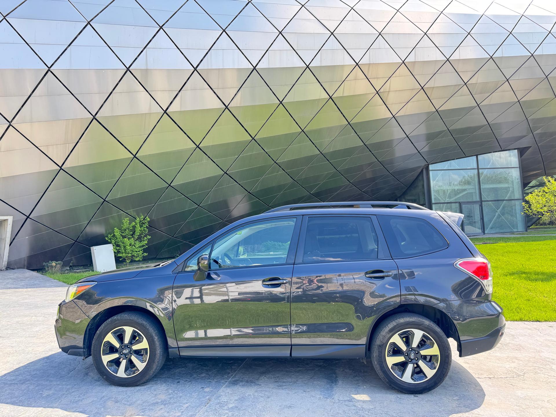 Subaru Forester — exterior view 4
