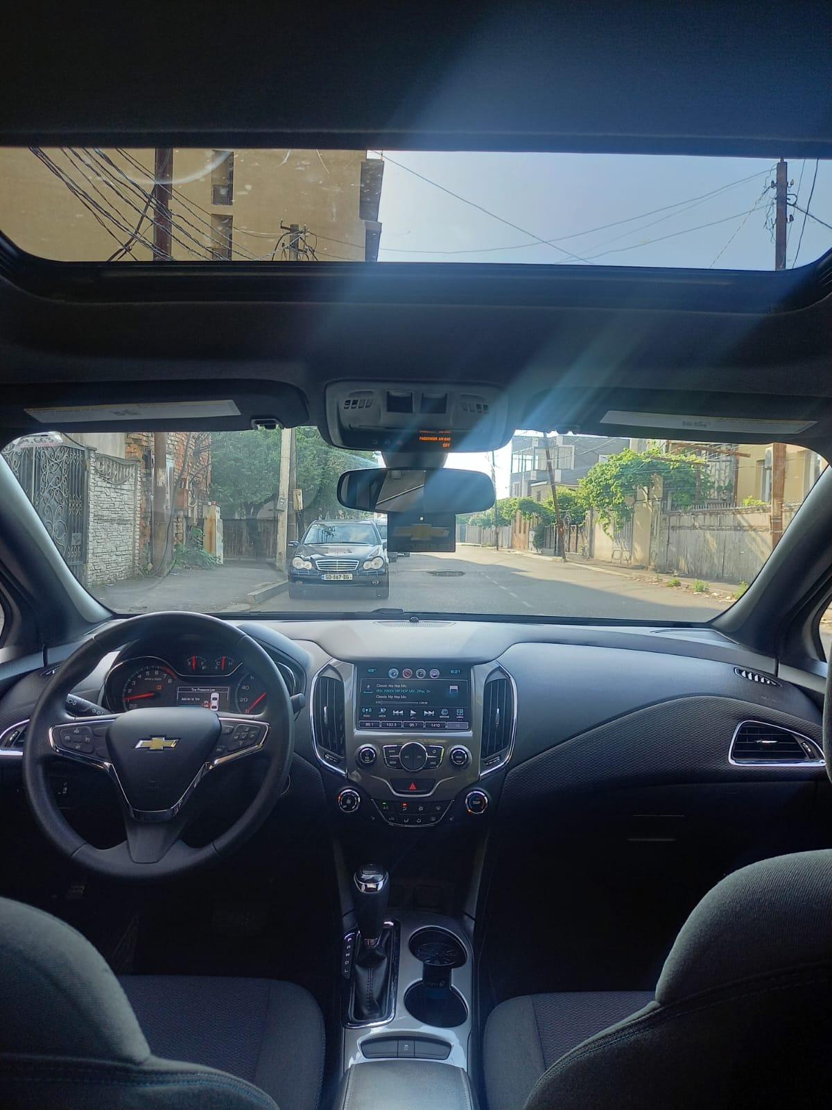 Chevrolet Cruze — exterior view 4