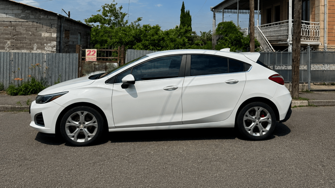 Chevrolet cruze — exterior view 3