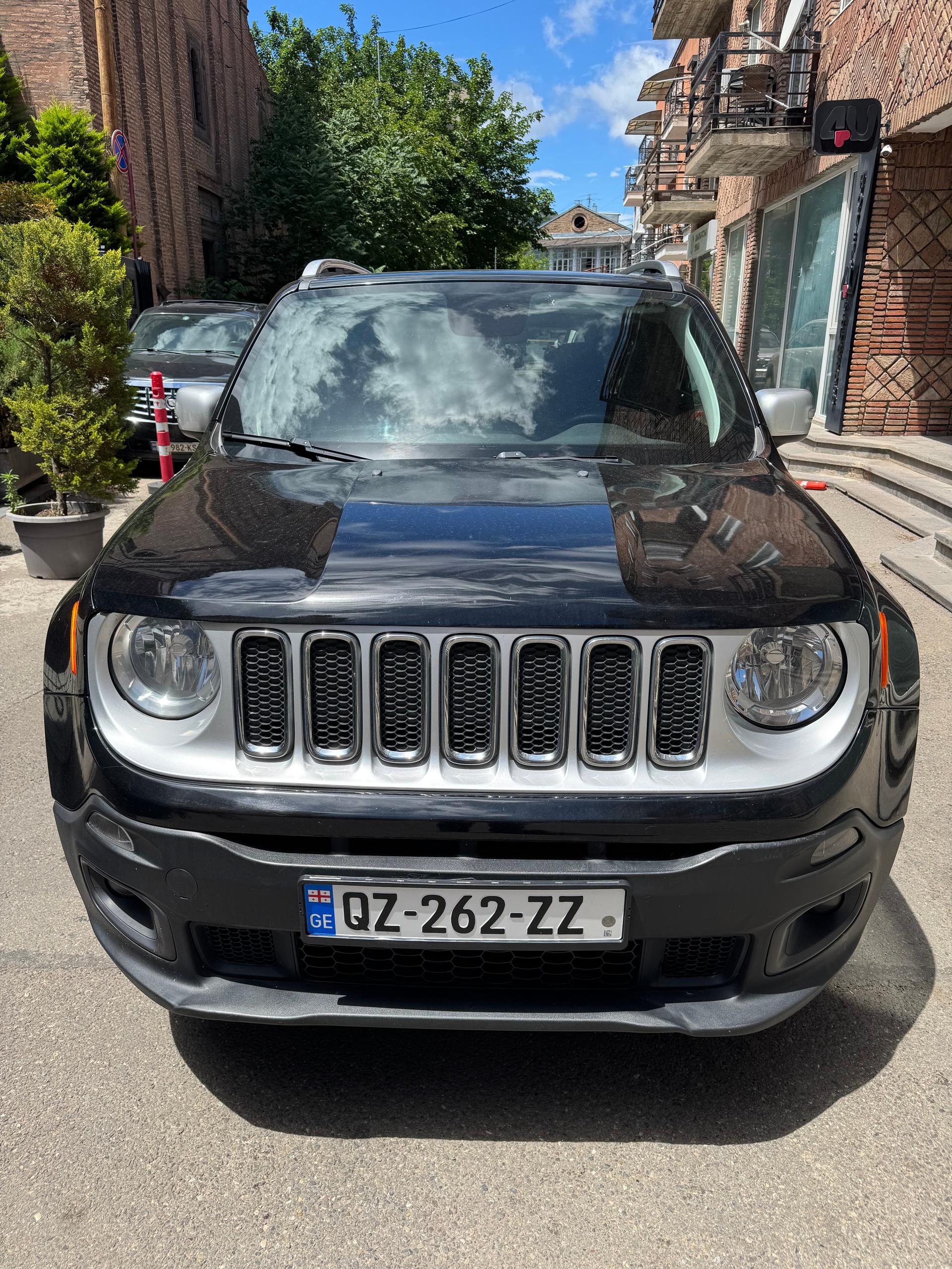 Jeep Renegade — exterior view 9