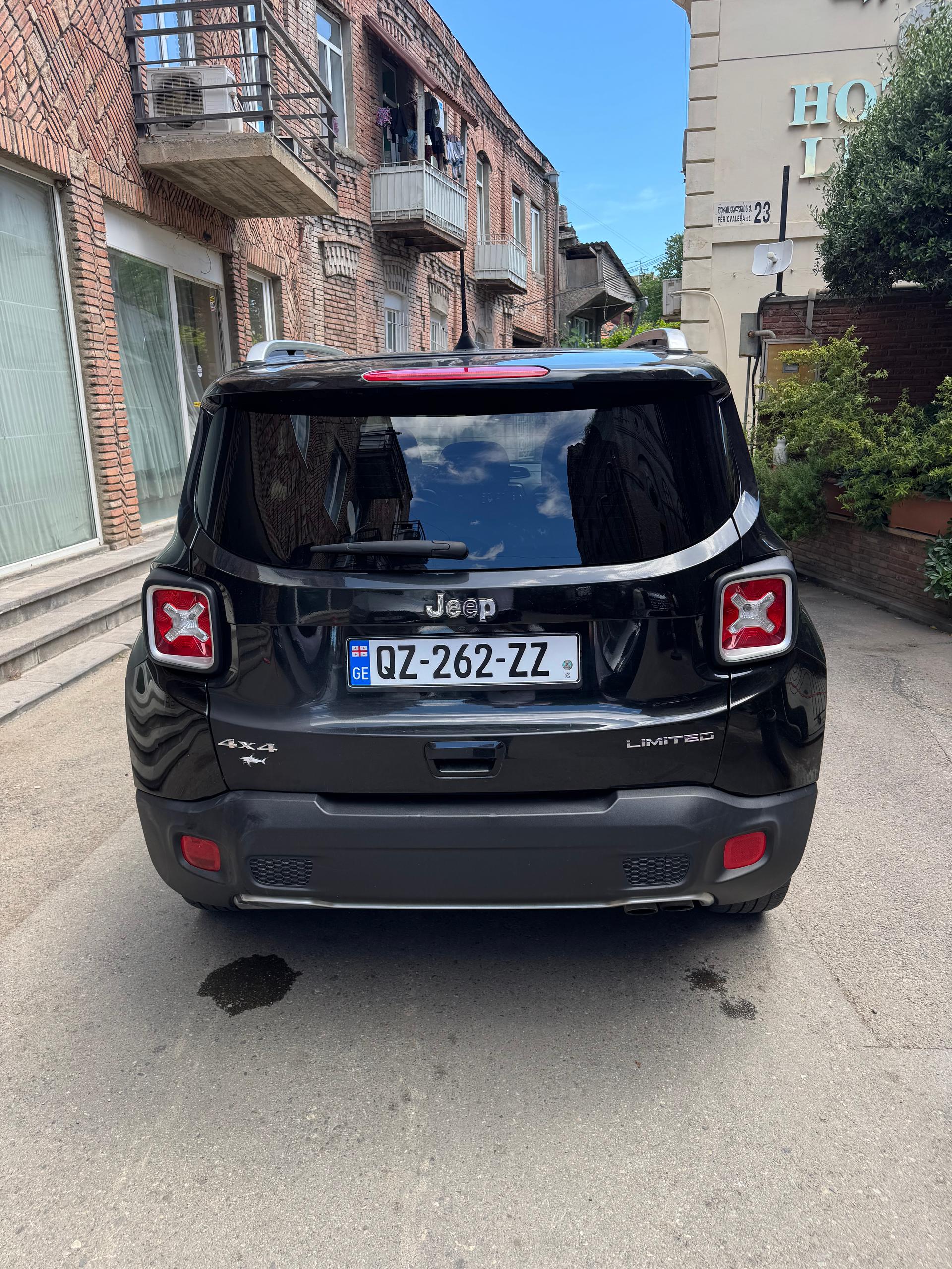 Jeep Renegade — exterior view 10