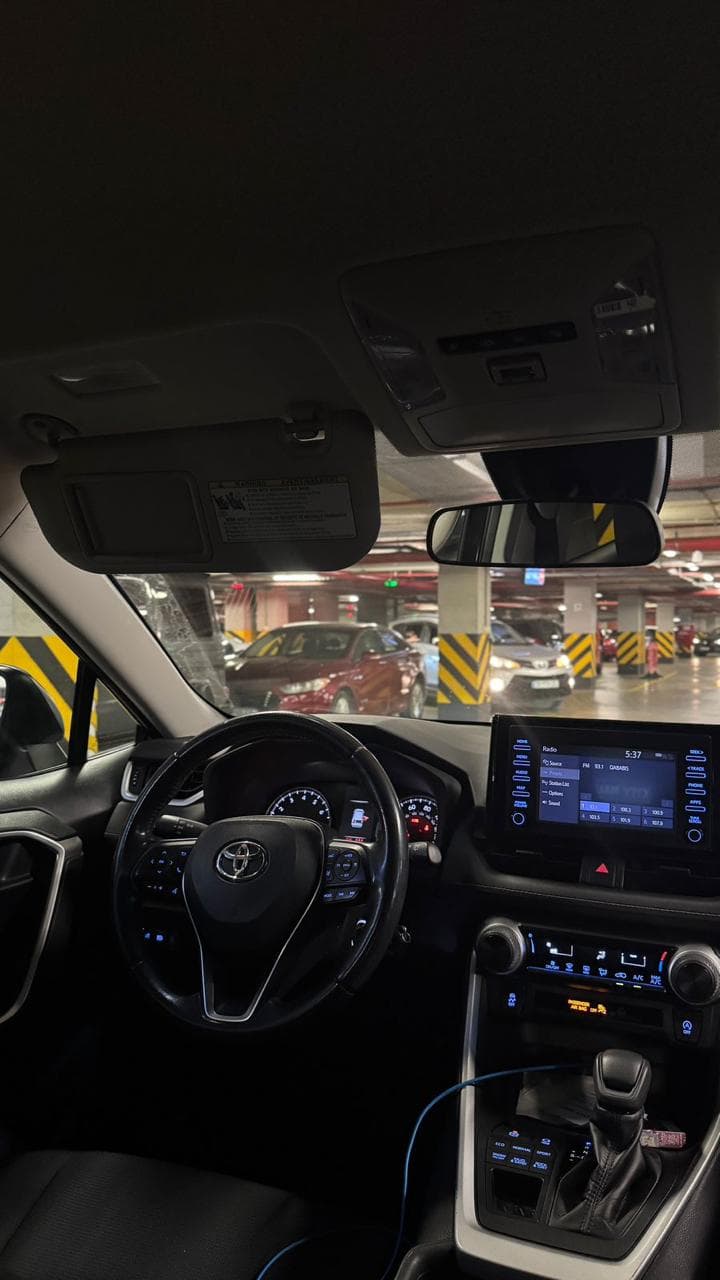Toyota RAV4 — exterior view 6