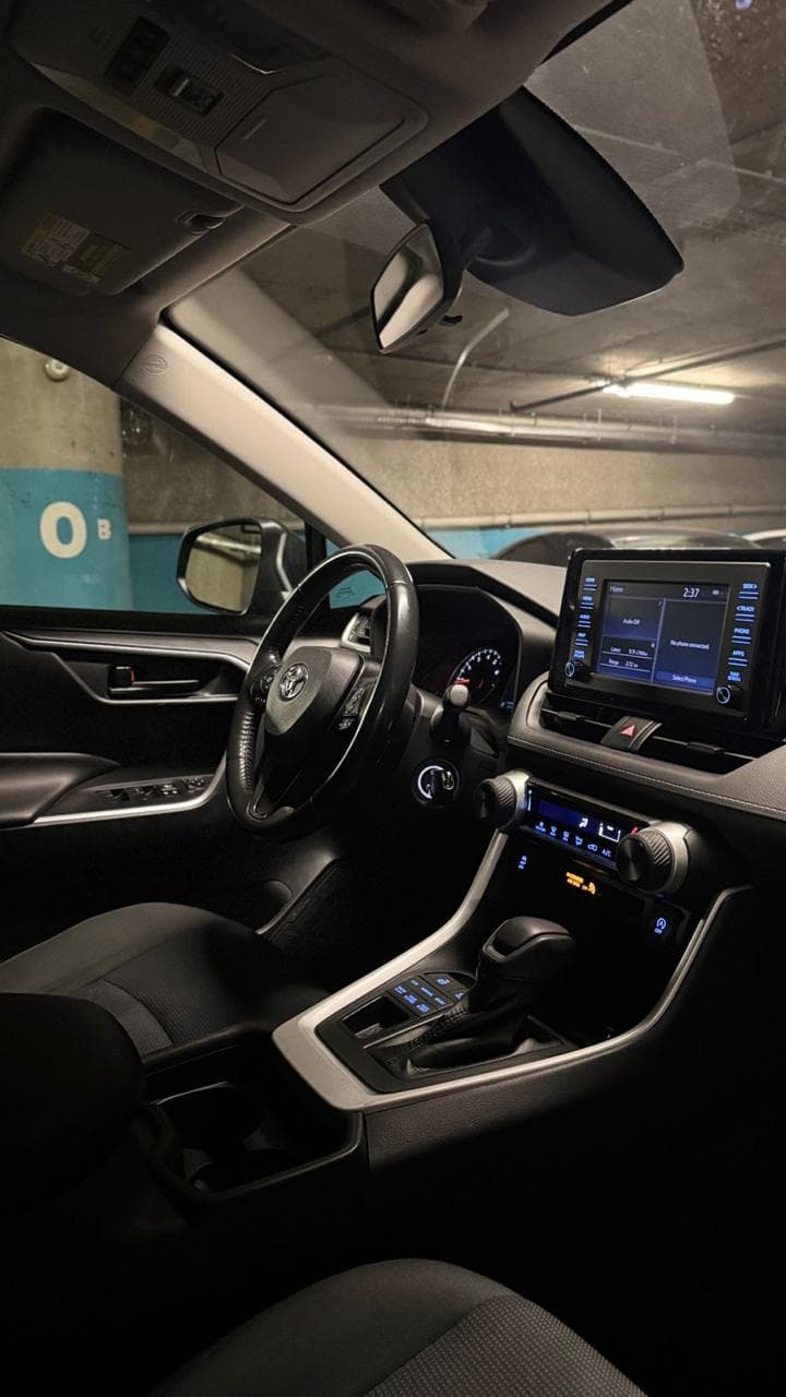 Toyota RAV4 — exterior view 8
