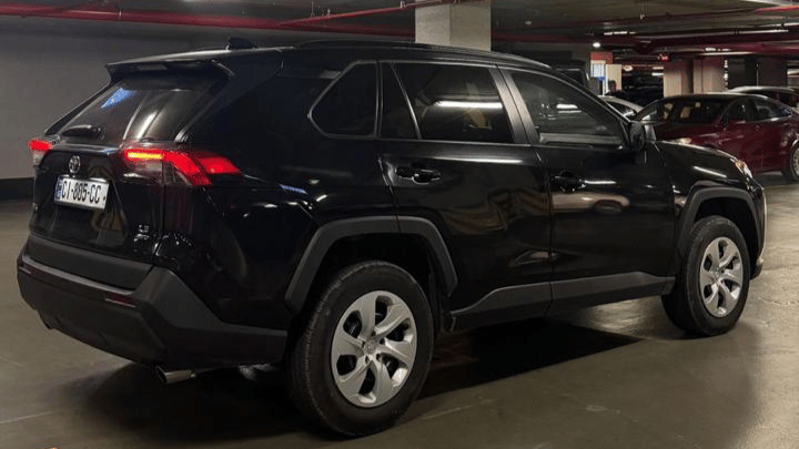 Toyota RAV4 — exterior view 3