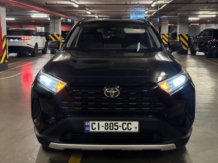 Toyota RAV4 — exterior view 4
