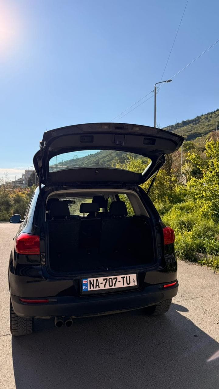 Volkswagen Tiguain — exterior view 3