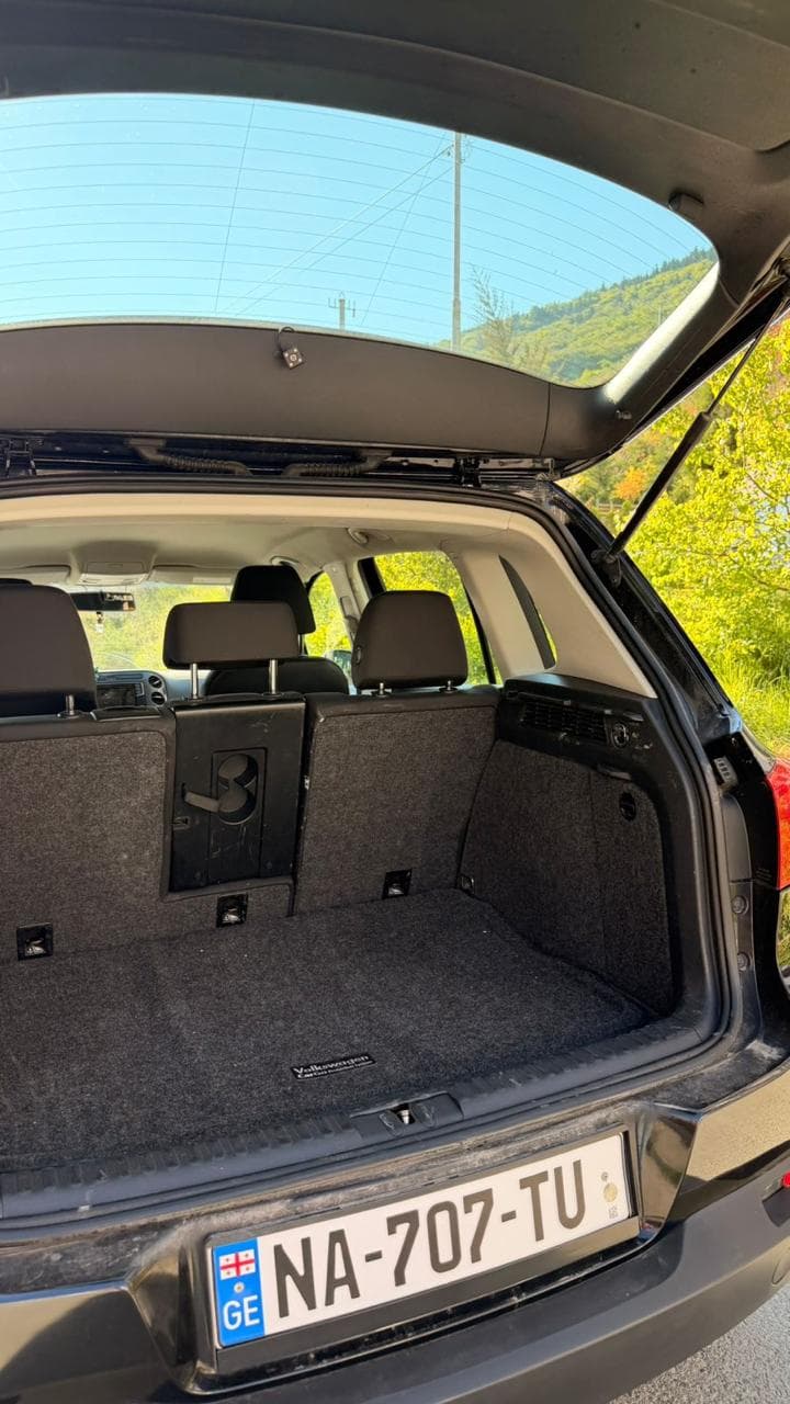 Volkswagen Tiguain — exterior view 4