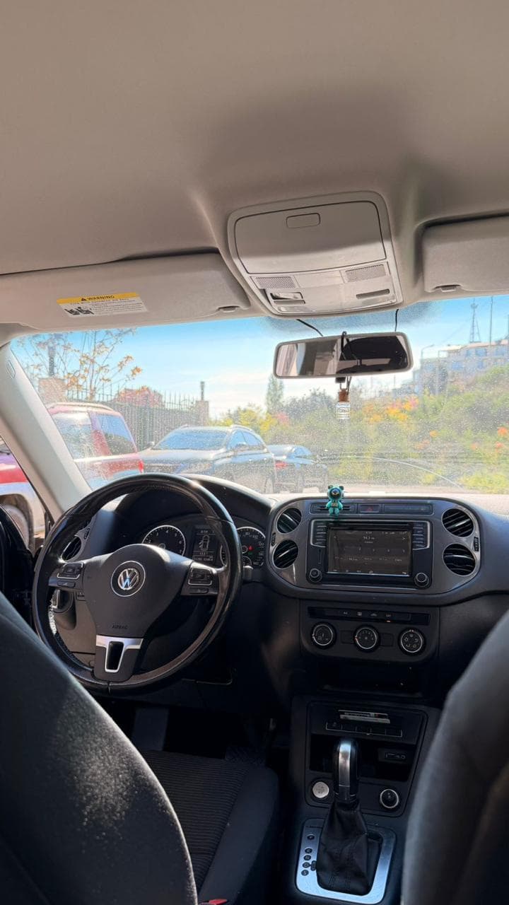 Volkswagen Tiguain — exterior view 5